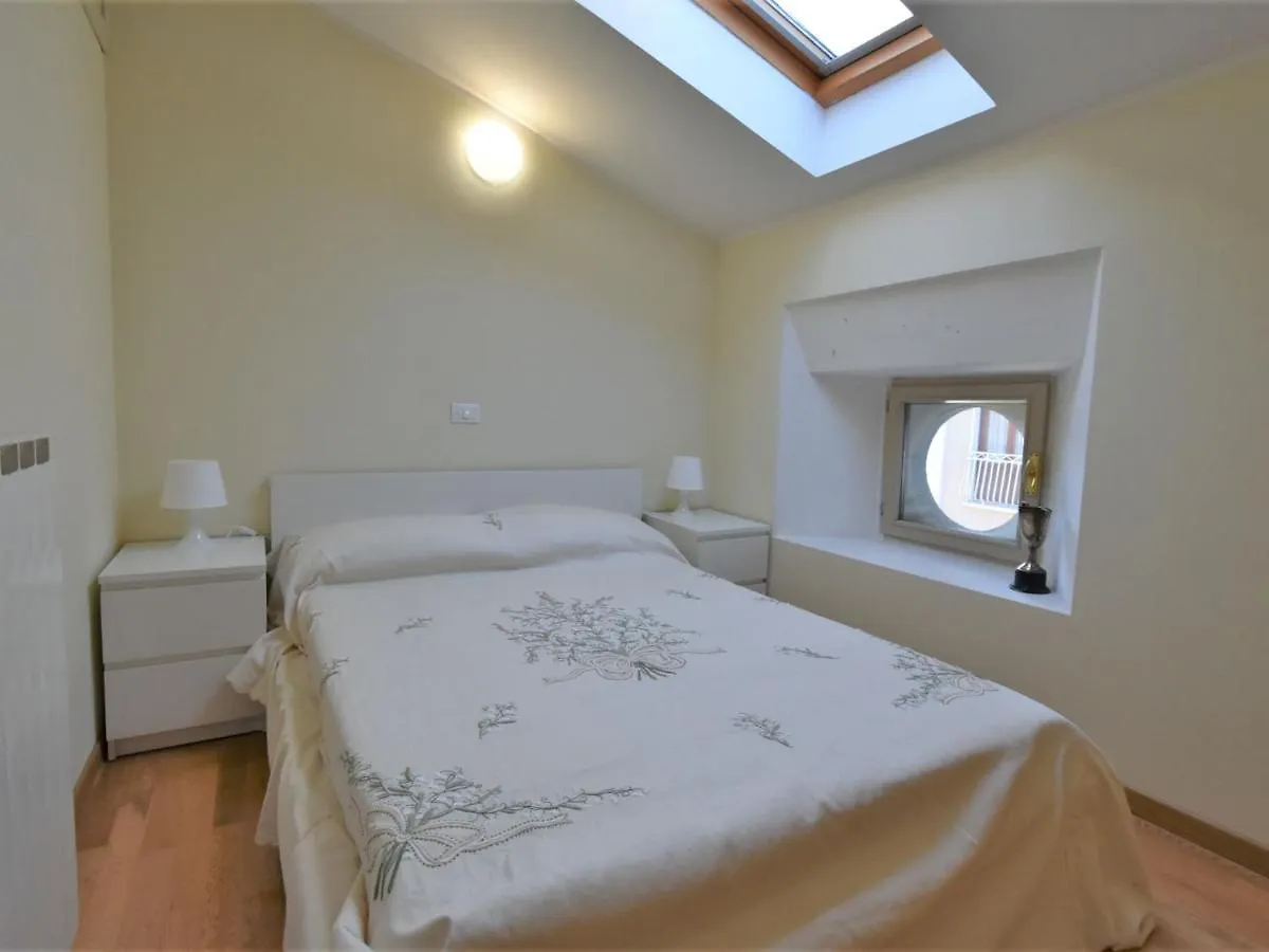 Apartment Duomo Mansarda By Interhome Iseo