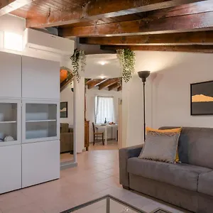Lovely Mansard Portelle With Private Parking And Bike Storage Iseo