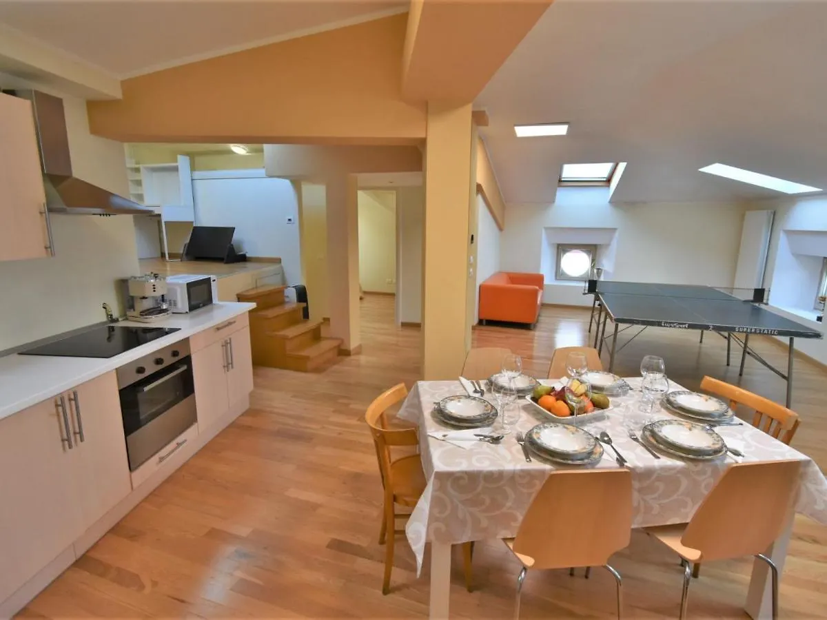 Apartment Duomo Mansarda By Interhome Ιζέο